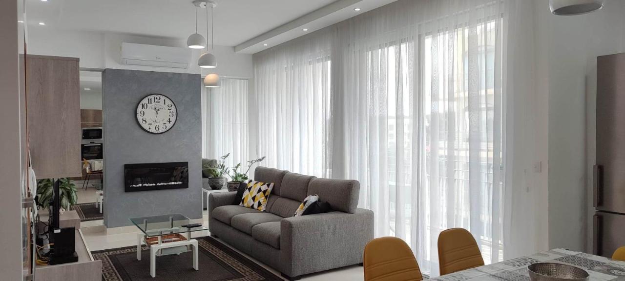 Bright Stylish Apartment *